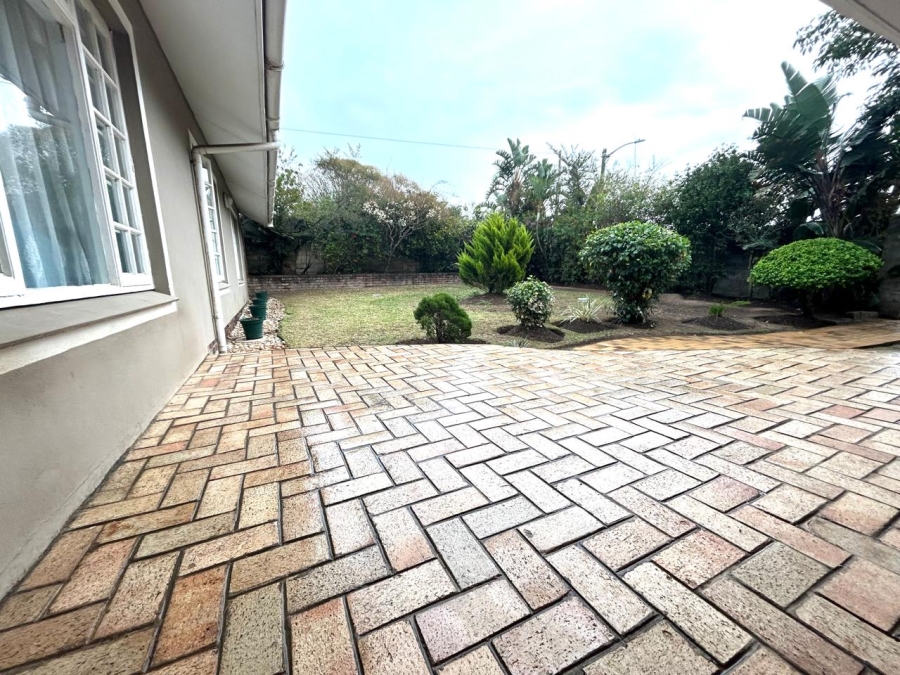 5 Bedroom Property for Sale in Beacon Bay Eastern Cape